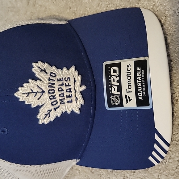 Toronto Maple Leafs Hat - Picture 3 of 6